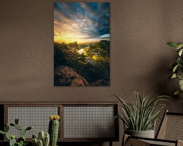De rivier de Elbe in Saksen, prachtig uitzicht op het Elbezandsteengebergte van Fotos by Jan Wehnert