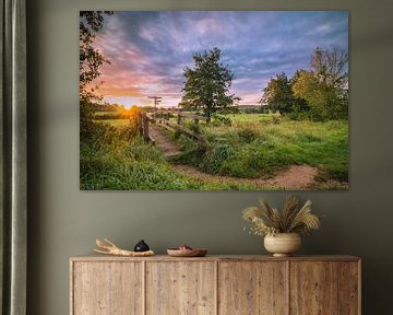 Zonsopkomst bij brug in Mechelen, Limburg van Rick van Geel