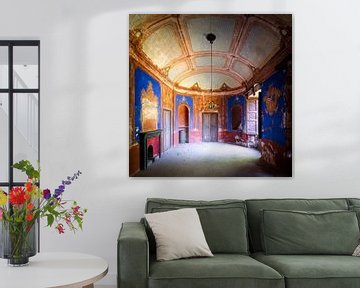 Verlaten Villa met Blauwe Kamer. van Roman Robroek