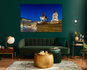 Berlin Gendarmenmarkt - Deutscher Dom und Skulptur