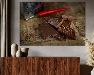 Chocolat, poivre, sel et râpage sur bois sur Miranda van Hulst