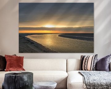 Farbenprächtiger Sonnenuntergang am Strand von Schiermonnikoog von Sjoerd van der Wal