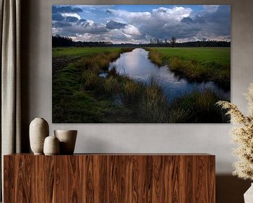 Brabants Landschap met water en wolkenlucht....... van Wim Schuurmans