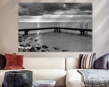 Swimming jetty Ouddorp in black and white by Marjolein van Middelkoop