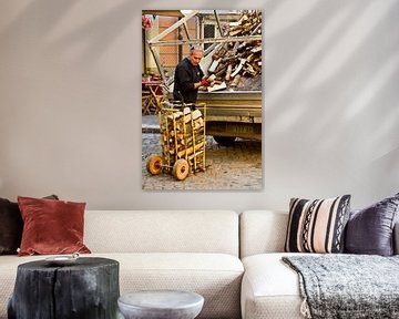 Man met houtblokken Rome van Marieke van der Hoek-Vijfvinkel
