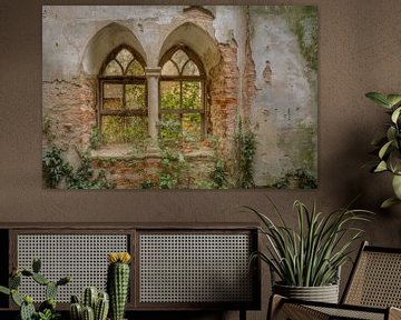 Kirchenwand mit Fenstern von Wesley Van Vijfeijken