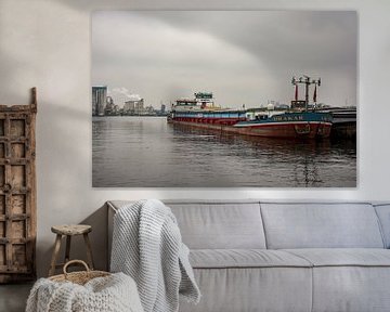 Lastkähne im Hafen. von scheepskijkerhavenfotografie