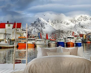 Vissersboten in de haven van Henningsvaer in de Lofoten in Noorwegen
