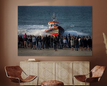 Lifeboat sails in on crowd of people! by Roelinda Tip