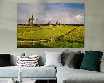 Trois moulins dans une prairie avec un arc-en-ciel sur iPics Photography