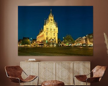 Ancien hôtel de ville sur la place du marché de Gouda, Pays-Bas sur Menno van der Haven