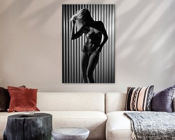 Belle femme nue photographiée sur un fond industriel rouge #A7547 sur Photostudioholland