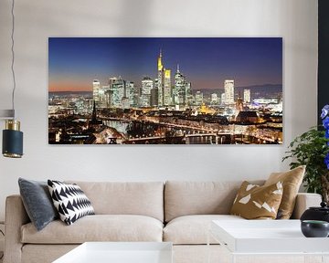 Skyline von Frankfurt zur blauen Stunde von Markus Lange