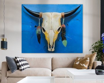 Bull Skull met veren schilderij van David Soekana