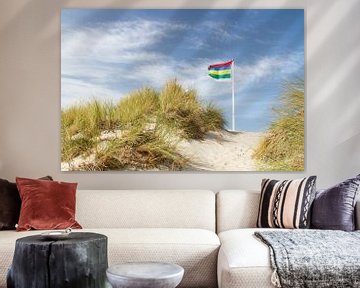 Duinen van Waddeneiland Terschelling met vlag #4 van Marianne Jonkman