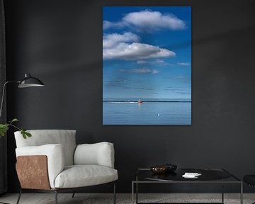 Das Schnellboot zwischen Lauwersoog und Schiermonnikoog auf stillem Wasser von Harrie Muis