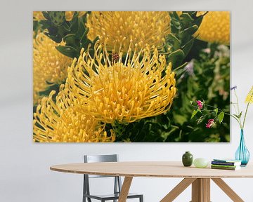 Coussin d'épingle à fleur jaune arbre argenté avec coccinelle sur Ines Porada