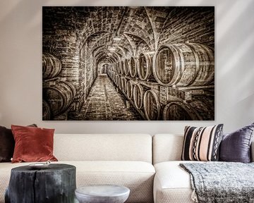 Wijnkelder in sepiatonen van Frans Scherpenisse
