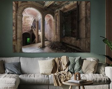 Treppenhaus in einer verlassenen Villa von Maikel Brands