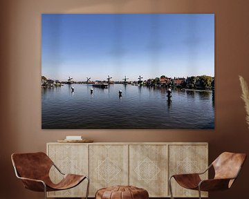 Binnenvaart schip op De Zaan ter hoogte van de Zaanse schans van Paul Veen