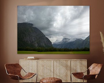 Storm en wolken in een landschap in Noorwegen van Karijn | Fine art Natuur en Reis Fotografie