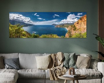 Kustlandschap van het eiland Corsica in de Middellandse Zee. Panoramafoto. van Voss Fine Art Fotografie