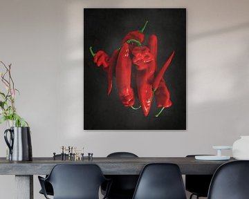 Paprika & Paprika auf schwarz von Miranda van Hulst