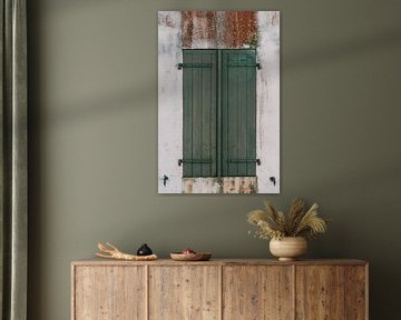 Green shutters with weathered white wall on Île de Ré - France by Oog in Oog Fotografie