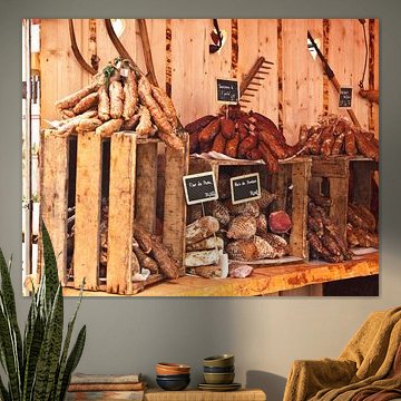 vleeswaren op een oude traditionele markt