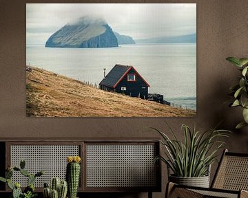 Huisje op een klif in de Faeröer Eilanden van Expeditie Aardbol