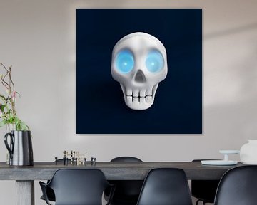 Grappige schedel met blauw schijnende ogen 2 van Jörg Hausmann