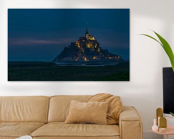 Blauwe uurtje bij Mont Saint Michel, Frankrijk van Maarten Hoek