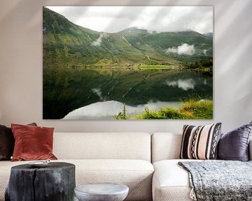 blick über einen See in Norwegen von Karijn | Fine art Natuur en Reis Fotografie