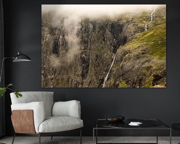 berg waterval bij de trollstigen route in Noorwegen van Karijn | Fine art Natuur en Reis Fotografie
