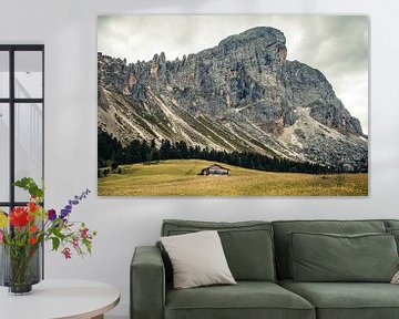 Mountain hut near Peitlerkofel in the Dolomites by Expeditie Aardbol