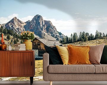 Mountain hut in the Fanes-Sennes-Braies Natural Park in the Dolomites (Italy) by Expeditie Aardbol