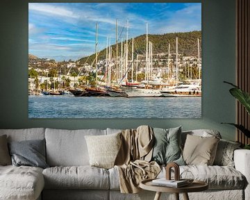 Voilier à goélette dans le port de Bodrum en Turquie par une journée ensoleillée sur Michiel Ton