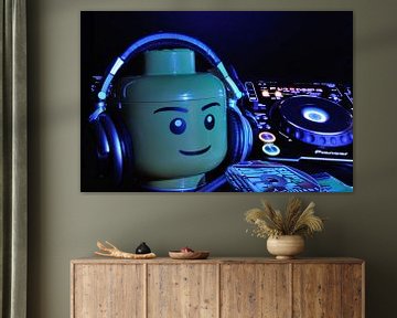 DJ LEGO spinning