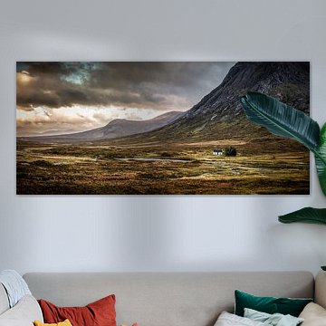 La cabane de Lagangarbh à Glen Coe à la lumière du soir sur Michiel Mulder