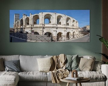 Facade van het amfitheater van Arles, Provence, Frankrijk van Maarten Hoek