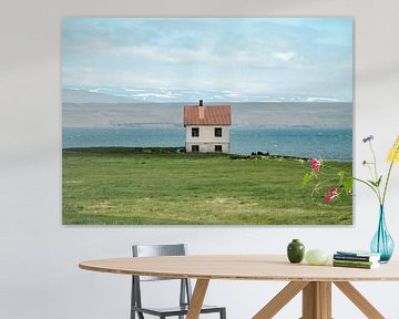 Huis aan het meer in IJsland van Matthijs Van Mierlo