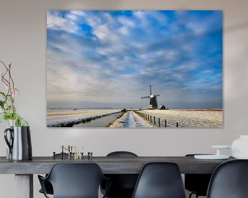 Molen in de winter onder mooie wolken in Nederland van iPics Photography