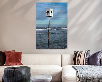 Bord met afbeelding van een paraplu op het strand bij Petten van Wim Stolwerk