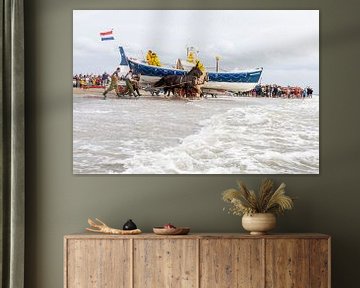 Pferde-Rettungsboot von Ameland geht ins Wasser von Anja Brouwer Fotografie