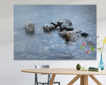 Rotsen in het water van Karijn | Fine art Natuur en Reis Fotografie