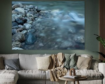 rotsen in het water van Noorwegen van Karijn | Fine art Natuur en Reis Fotografie
