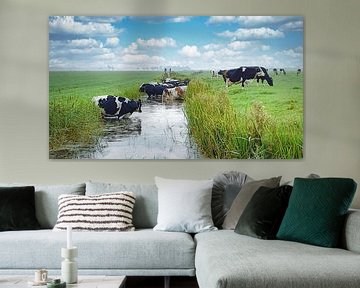 Koeien zoeken verkoeling in de sloot van Digital Art Nederland