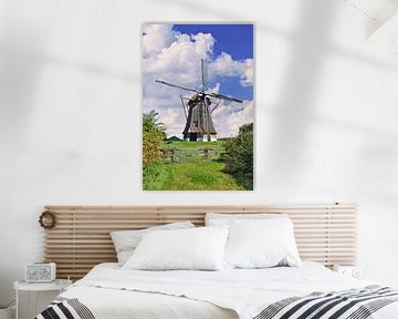 Nederlandse traditionele windmolen in een weide, blauwe hemel en wolken 2 van Tony Vingerhoets
