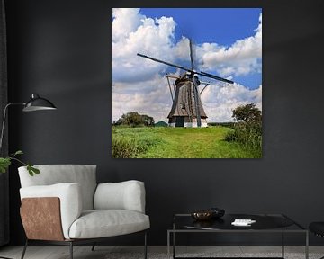 Nederlandse traditionele windmolen in een weide, blauwe hemel en wolken 3 van Tony Vingerhoets