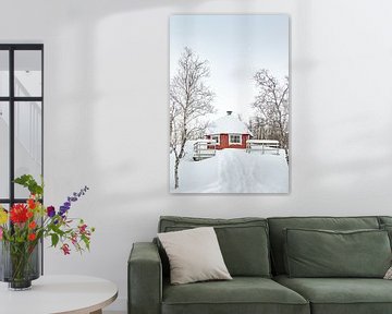 Rood Huisje In de Sneeuw In Noors Lapland van Henrike Schenk